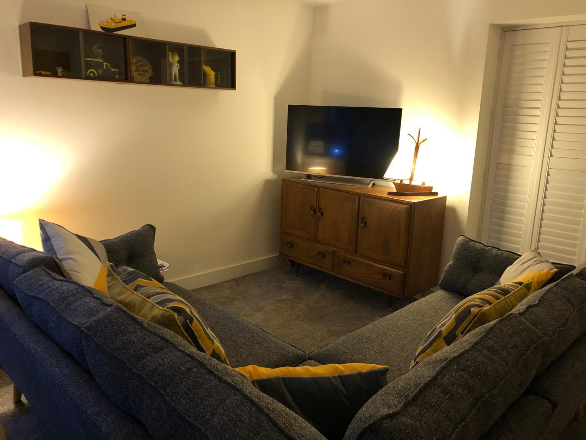 휫비 Retro Retreat, Sea View, Free Parking & Ev Plug-In 빌라 외부 사진