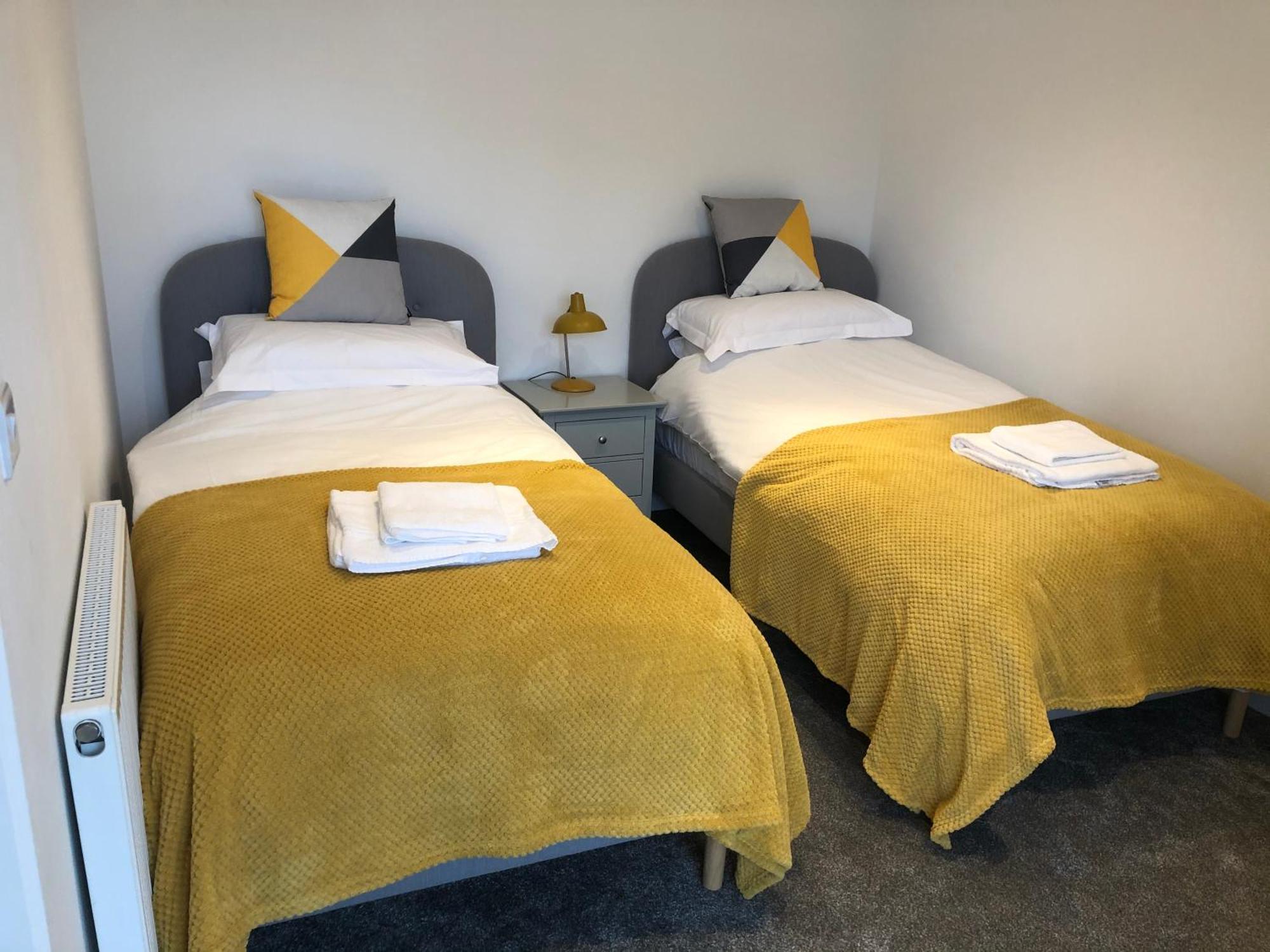 휫비 Retro Retreat, Sea View, Free Parking & Ev Plug-In 빌라 외부 사진